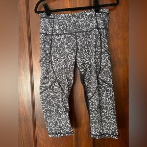 Lululemon Women’s Size 10 Capri Leggings